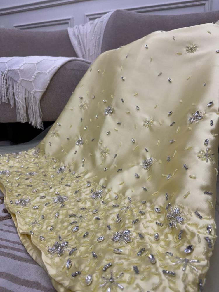 فستان ميكادو المزين بالتطريز اليدوي كرستال بشكل انيق ومثالي
