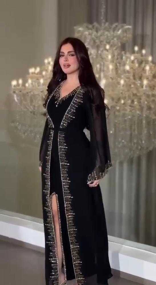 جلابيه  باربي وشيفون جورجيت المزينه بتطريز اليدوي