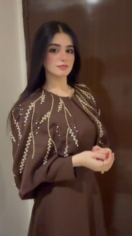 فستان ميد  باربي بجاكيت المزين بالتطريز اليدوي بشكل انيق تصويرنا الشخصي