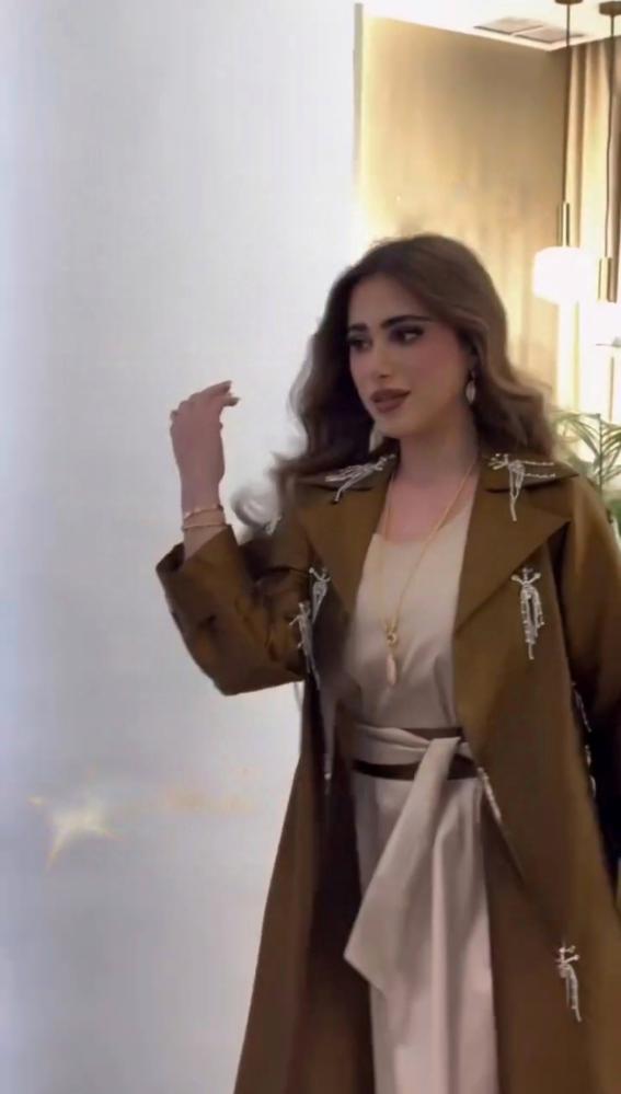 جلابيه قطعتين شانتون المزينه بالتطريز اليدوي الانيق