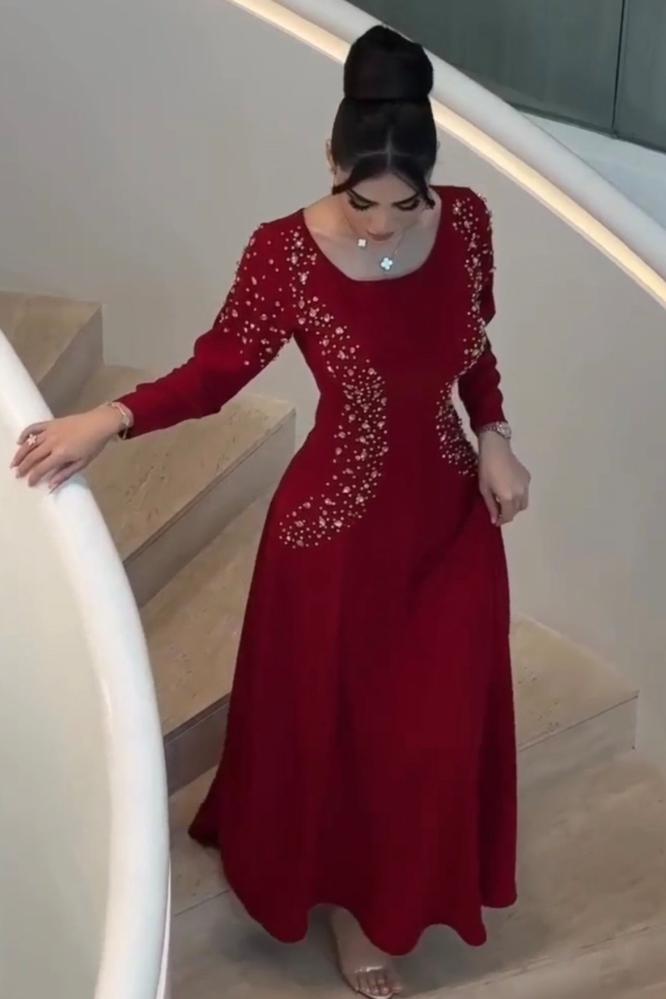 فستان لكرا كريب استرتش المزين بالتطريز اليدوي بشكل انيق