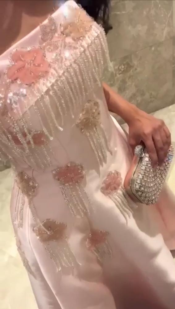 فستان سهره ميكادو المزين بالورود المطرزه