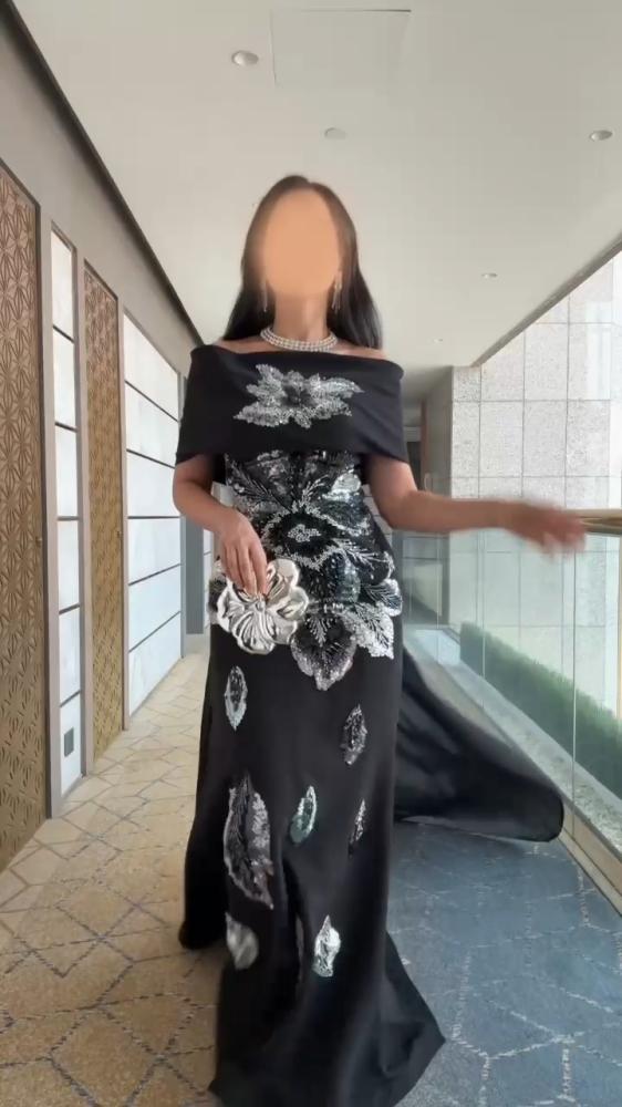 فستان سهره سراميك اسود المزين بالكلفه الخرز ذيل شيفون