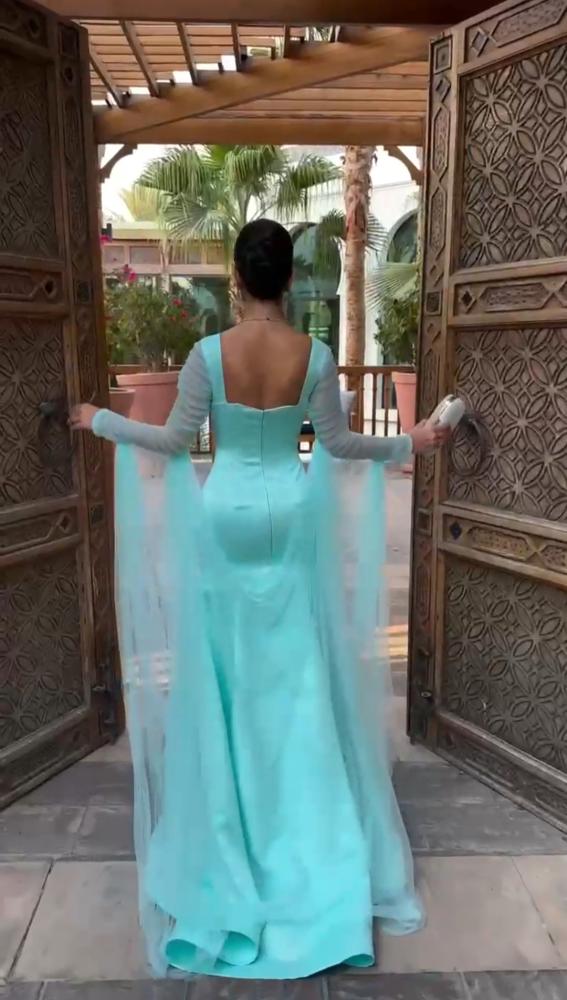 فستان سهره المزين بالورود البارزه المطرزه