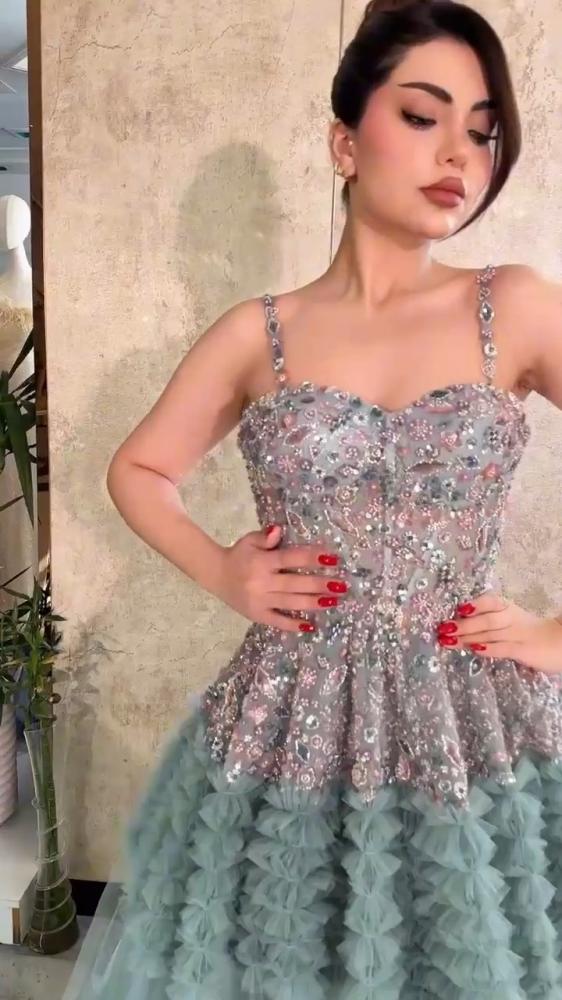فستان سهره كلفه خرز وتل المزين بالطبقات