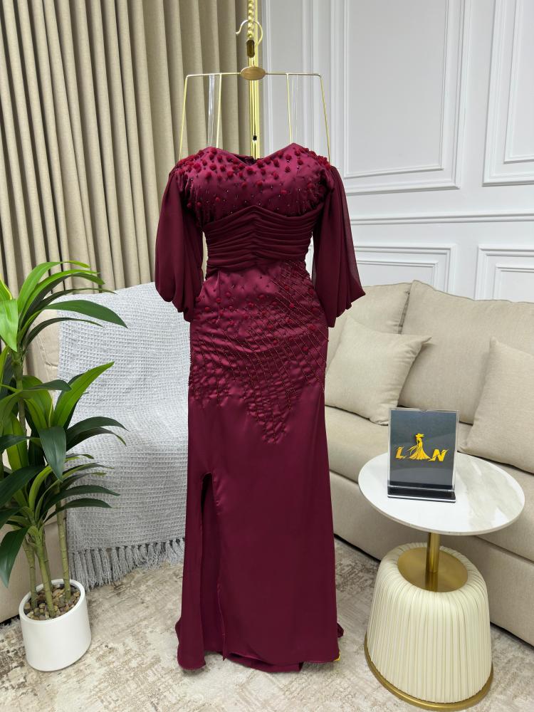 Feteet dress, shiny, decorated with hand embroidery, chiffon Georgite sleeves