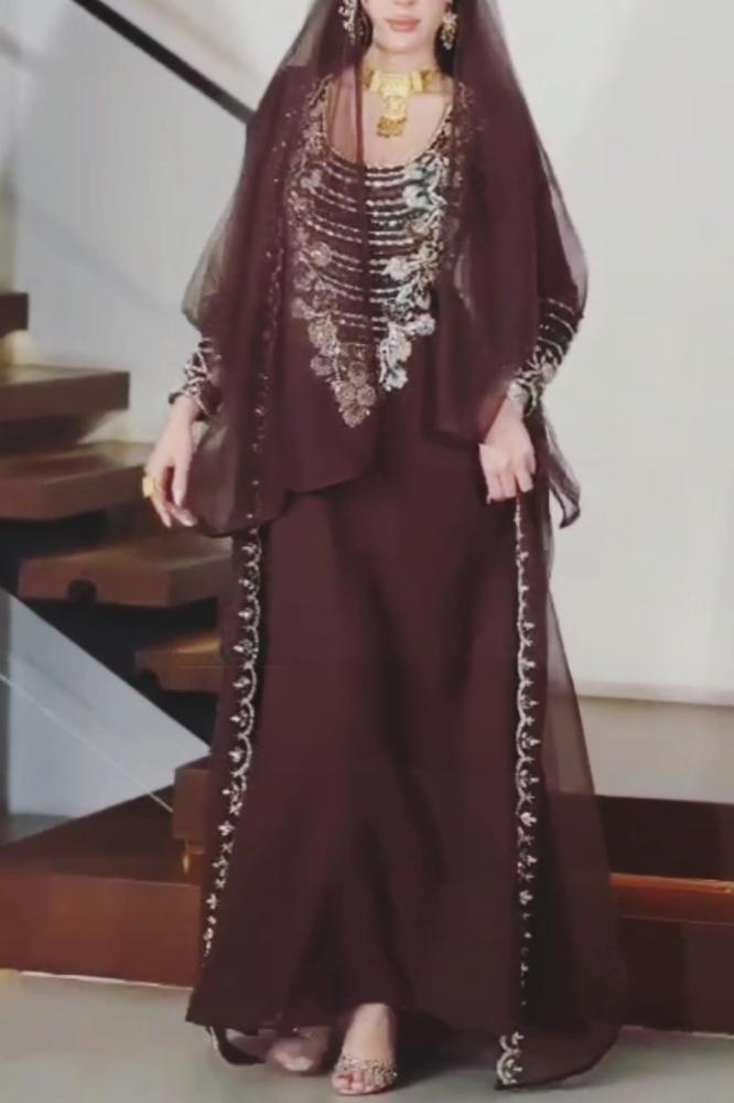 جلابيه سهره باربي وتل ناعم المزينه بالتطريز اليدوي الانيق والراقي
