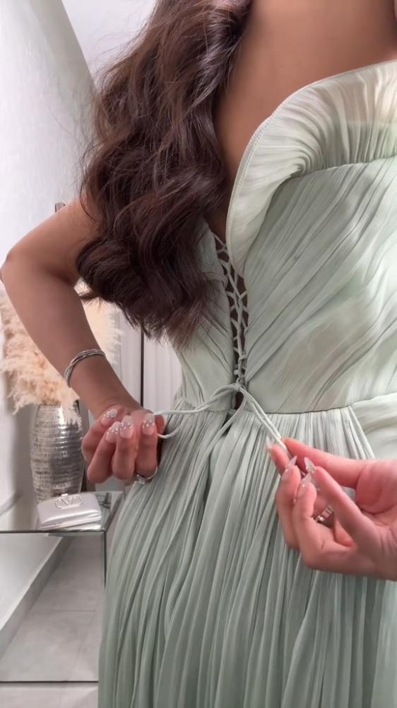 فستان سهره ناعم كرنكر المزين بالكسرات