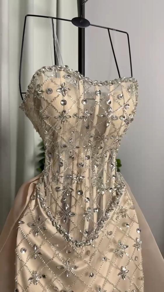 Evening dress decorated with embroidered tulle
