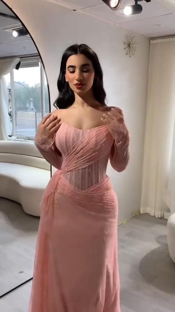 فستان سهره دانتيل كورسيه وتفته المزين بالكسرات