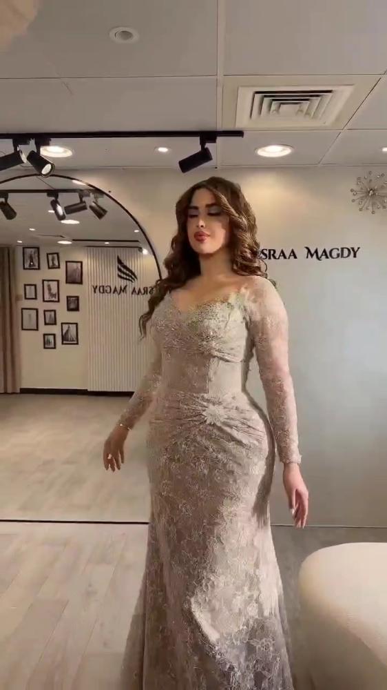فستان سهره دانتيل المزين  بالتطريز اليدوي