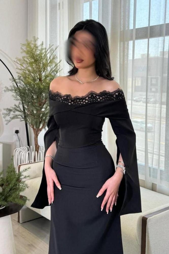 فستان باربي المزين بالدانتيل والكسرات