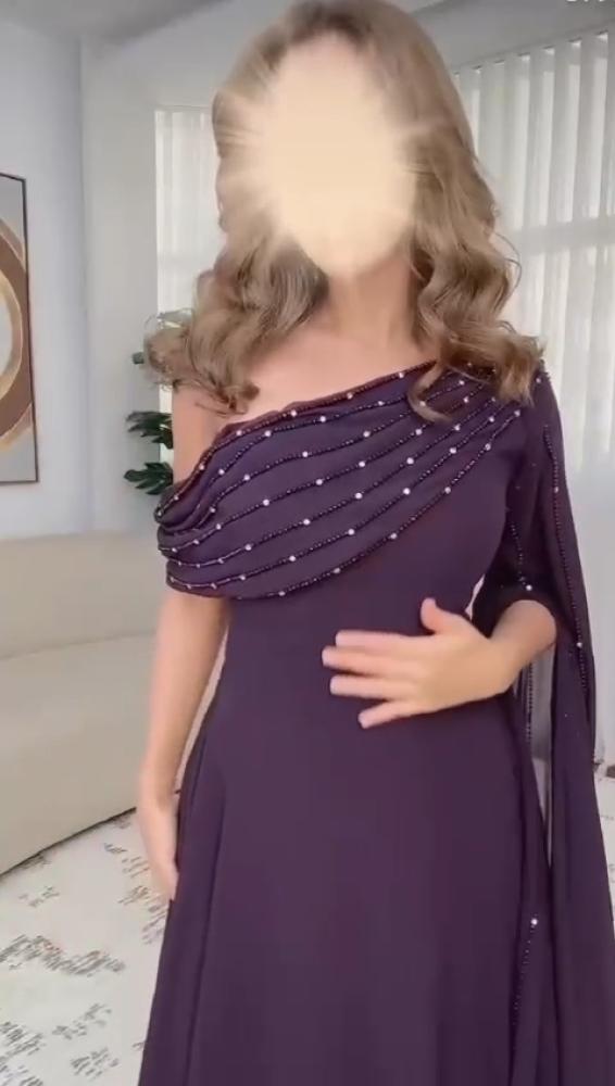 فستان شيفون جورجيت المزين بالتطريز اليدوي بشكل انيق