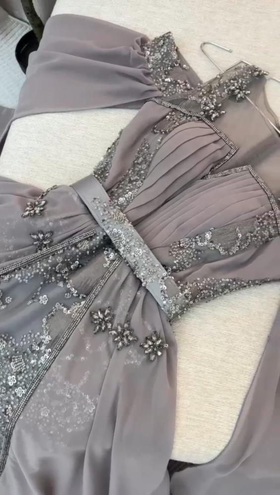 فستان سهره شيفون دبل كلوش المزين بالتطريز اليدوي والكسرات
