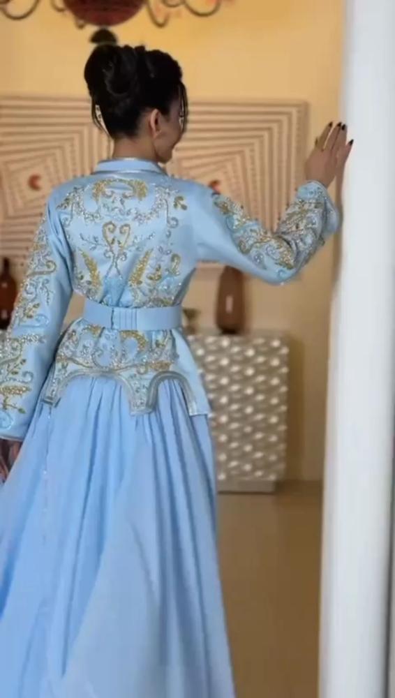فستان ميكادو وشيفون جورجيت المزين بالتطريز اليدوي