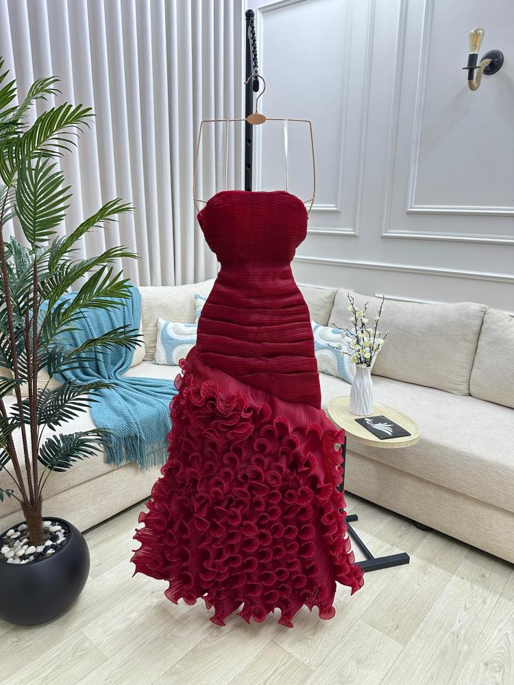 فستان جازار بوليسيا المزين بالطبقات