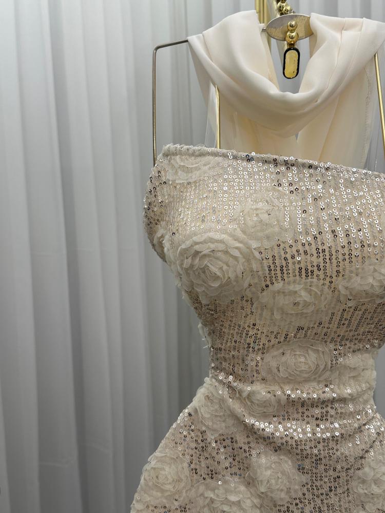 Evening dress with beaded bodice, roses, and chiffon Georgite, the distinguished elegant story