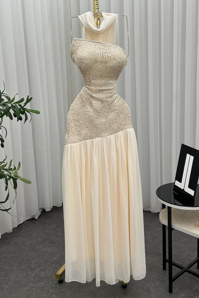 Evening dress with beaded bodice, roses, and chiffon Georgite, the distinguished elegant story