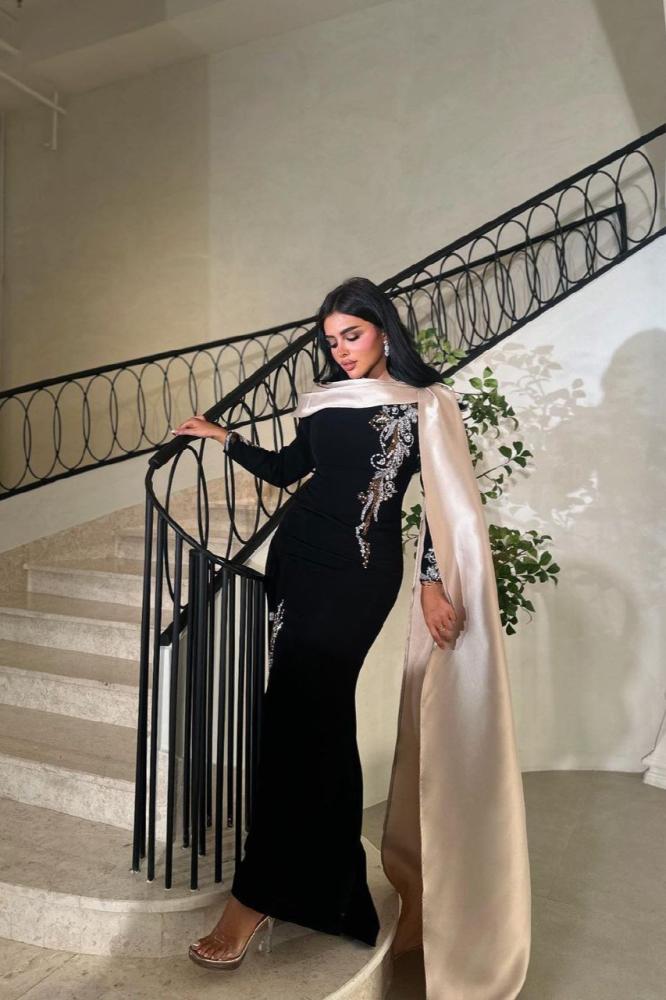 فستان لكرا ميكادو المزين بالتطريز اليدوي