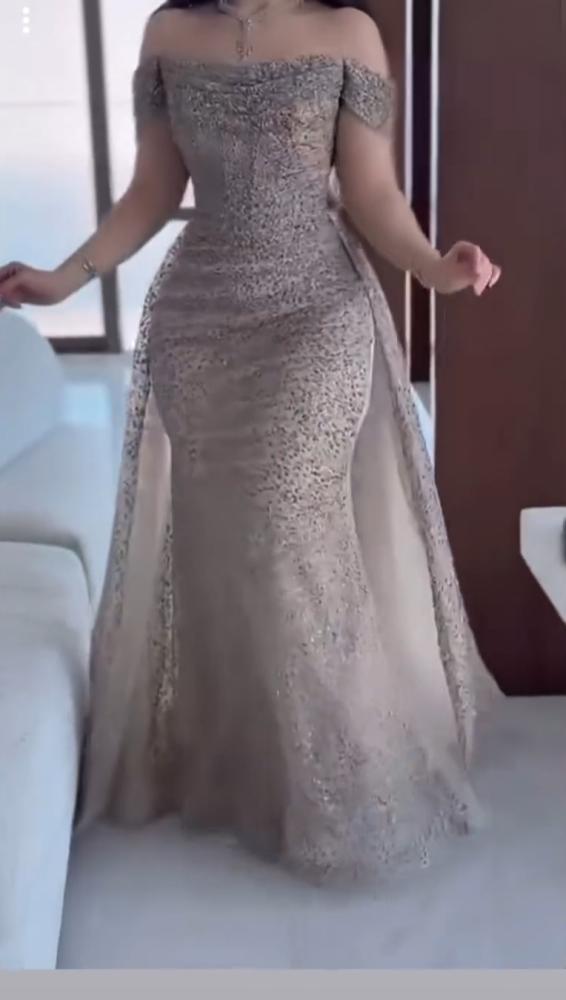 فستان سهره كردانه المزين بالتطريز اليدوي