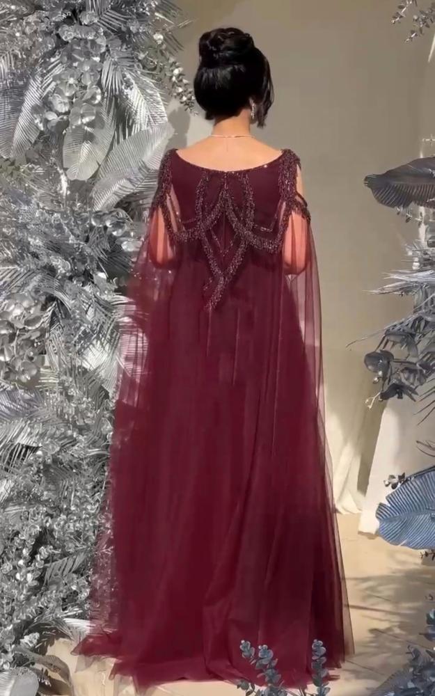 فستان سهره حمل تل المزين بالتطريز