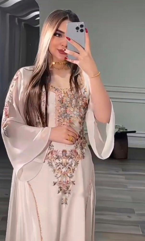 جلابيه باربي وشيفون جورجيت المزينه بالتطريز اليدوي الفخم