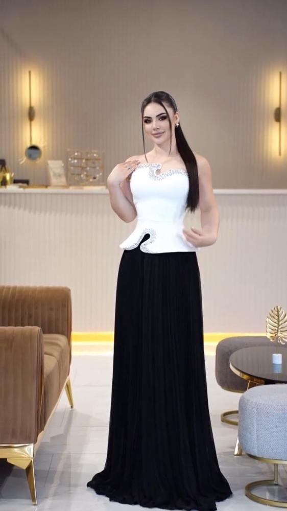 فستان باربي مزين بالتطريز  وشيفون جورجيت المزين بالكسرات بوليسيا
