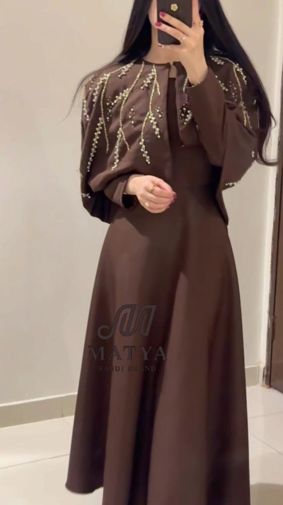 فستان ميد  باربي بجاكيت المزين بالتطريز اليدوي بشكل انيق تصويرنا الشخصي