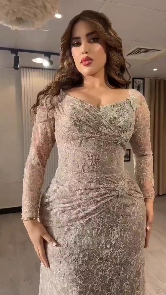 فستان سهره دانتيل المزين  بالتطريز اليدوي