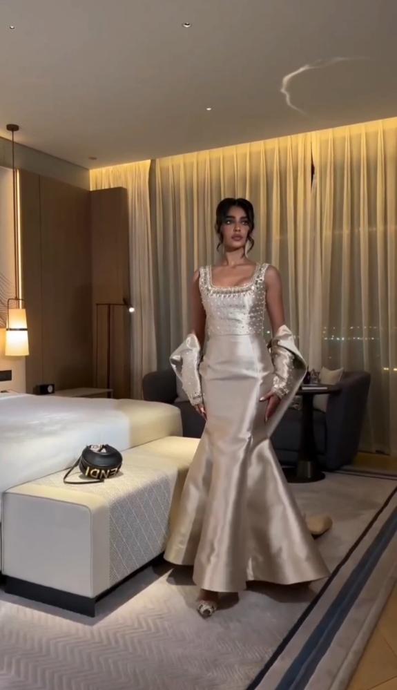 فستان ميكادو المزين بالتطريز اليدوي الأنيق