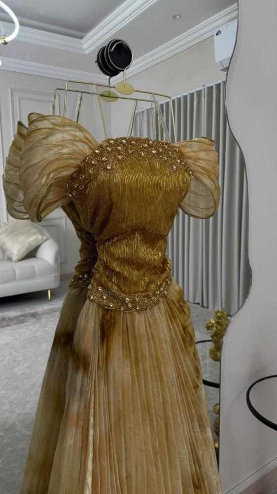 فستان سهره المزين بالتطريز اليدوي