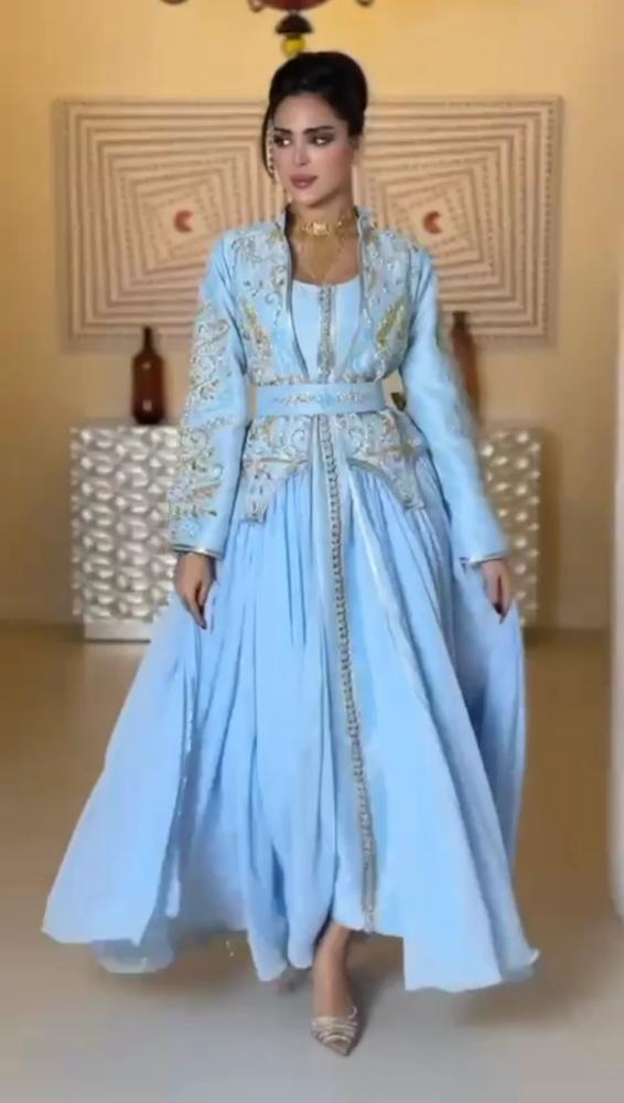 فستان ميكادو وشيفون جورجيت المزين بالتطريز اليدوي