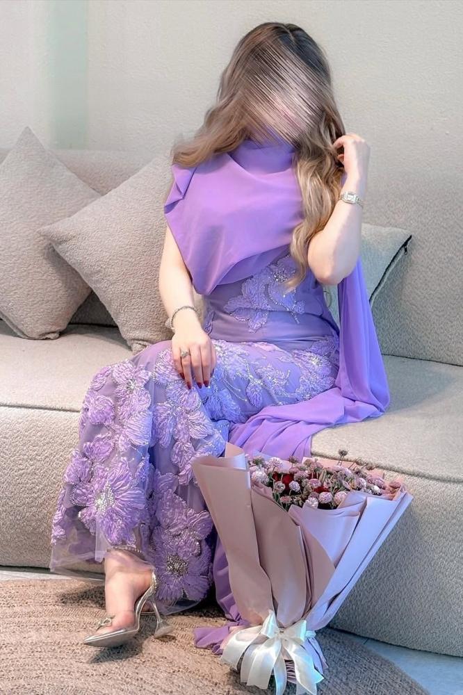 فستان سهره تل المزين بالورود وشال شيفون جورجيت