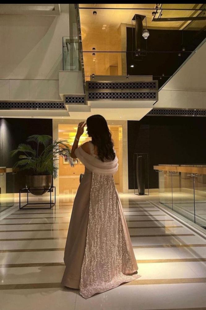 فستان سهره المزين بالتطريز
