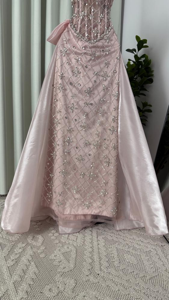 Evening dress decorated with embroidered tulle
