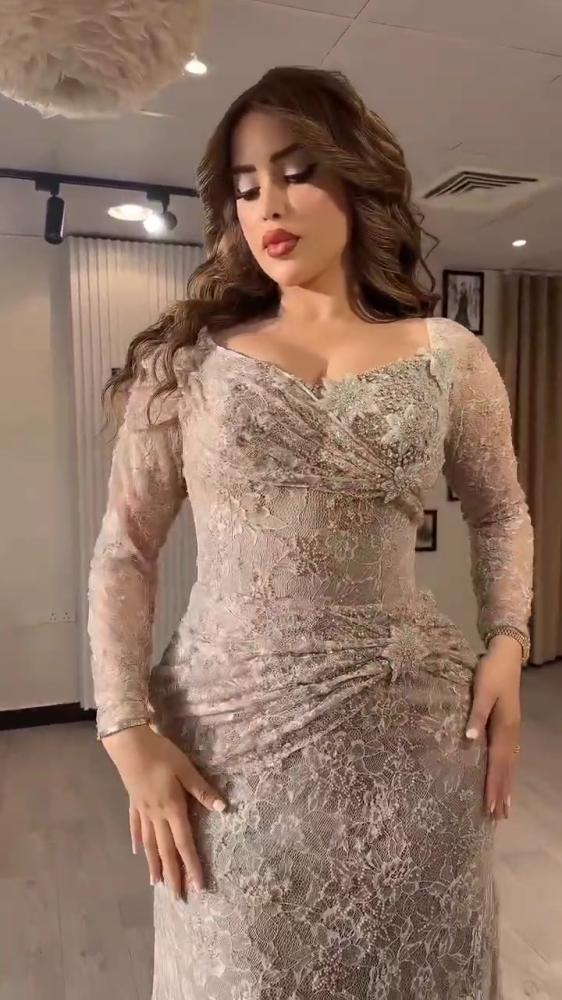 فستان سهره دانتيل المزين  بالتطريز اليدوي