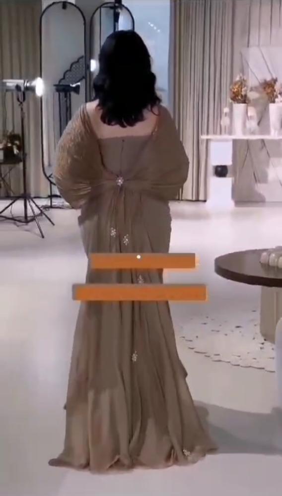 فستان باربي وكرنكل المزين بالتطريز اليدوي