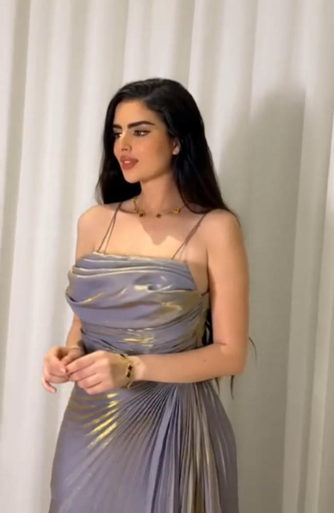 فستان كرنكر المزين بالكسرات