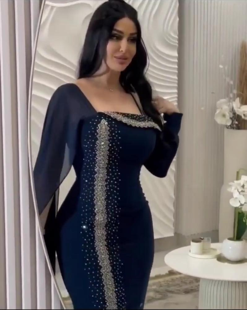 فستان لكرا كريب المزين بالتطريز والفصوص