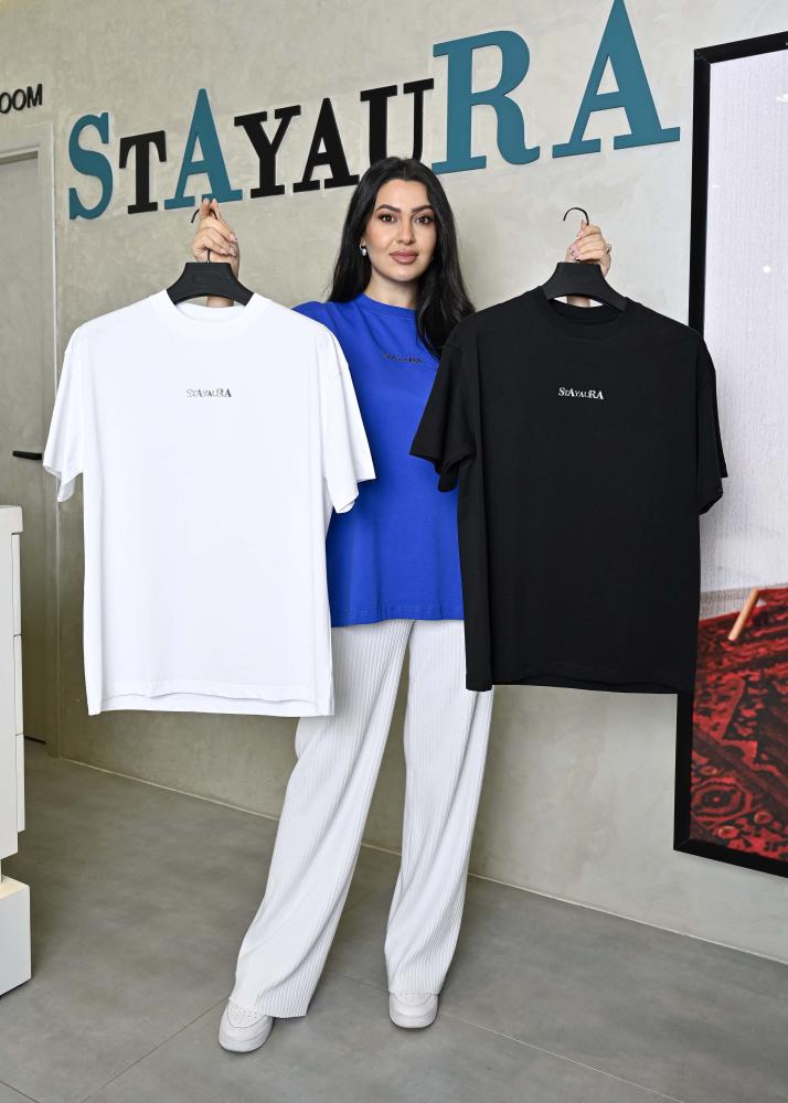 تيشيرت stayaura معدني