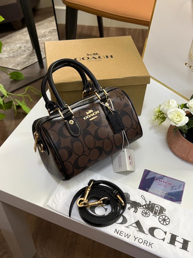 شنطة كوتش روان سوبر ماستر لون اسود مع ذهبي