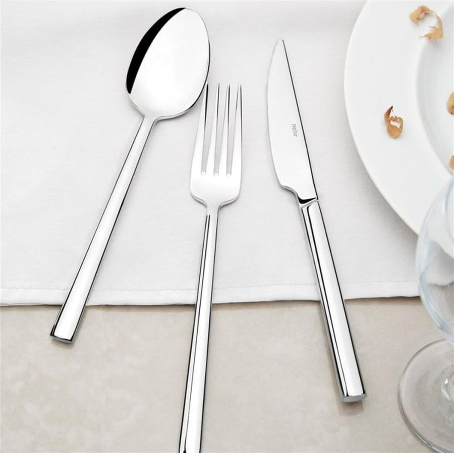 89-piece cutlery set with a luxury wooden box.