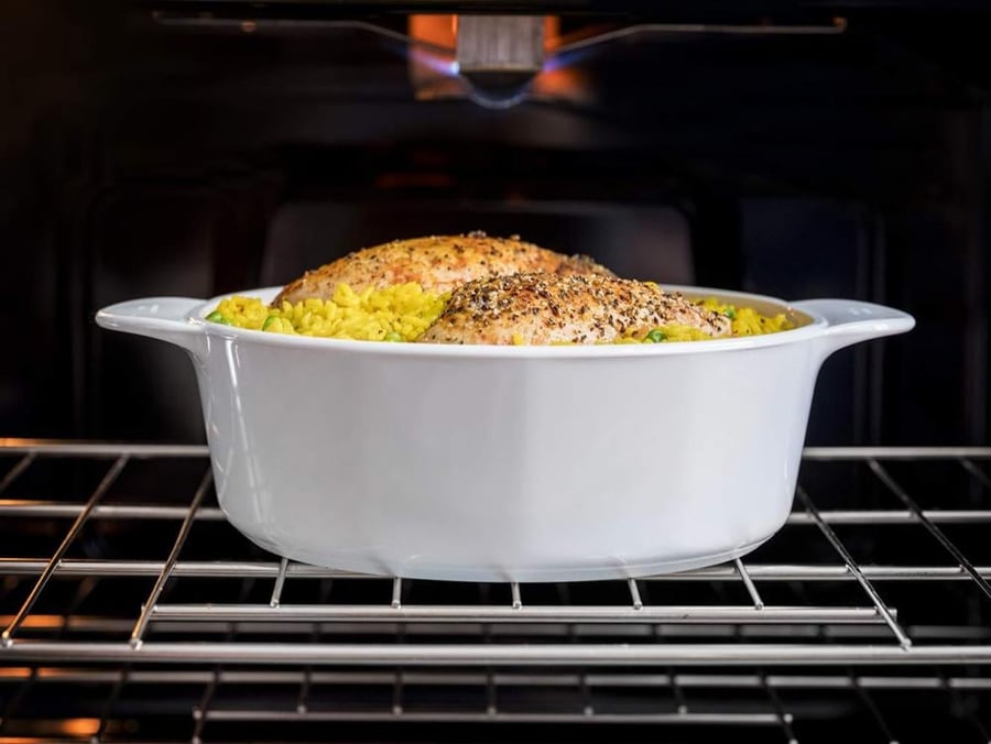 Corning Ware white ceramic saucepan with a round glass lid, 3.25 liter capacity