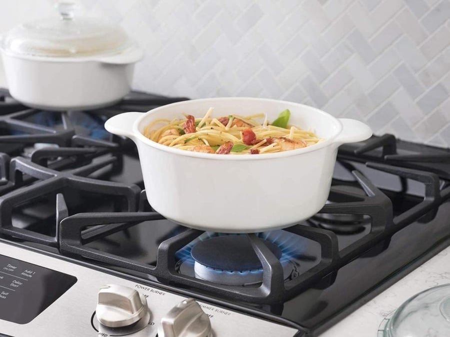 Corning Ware white ceramic saucepan with a round glass lid, 3.25 liter capacity