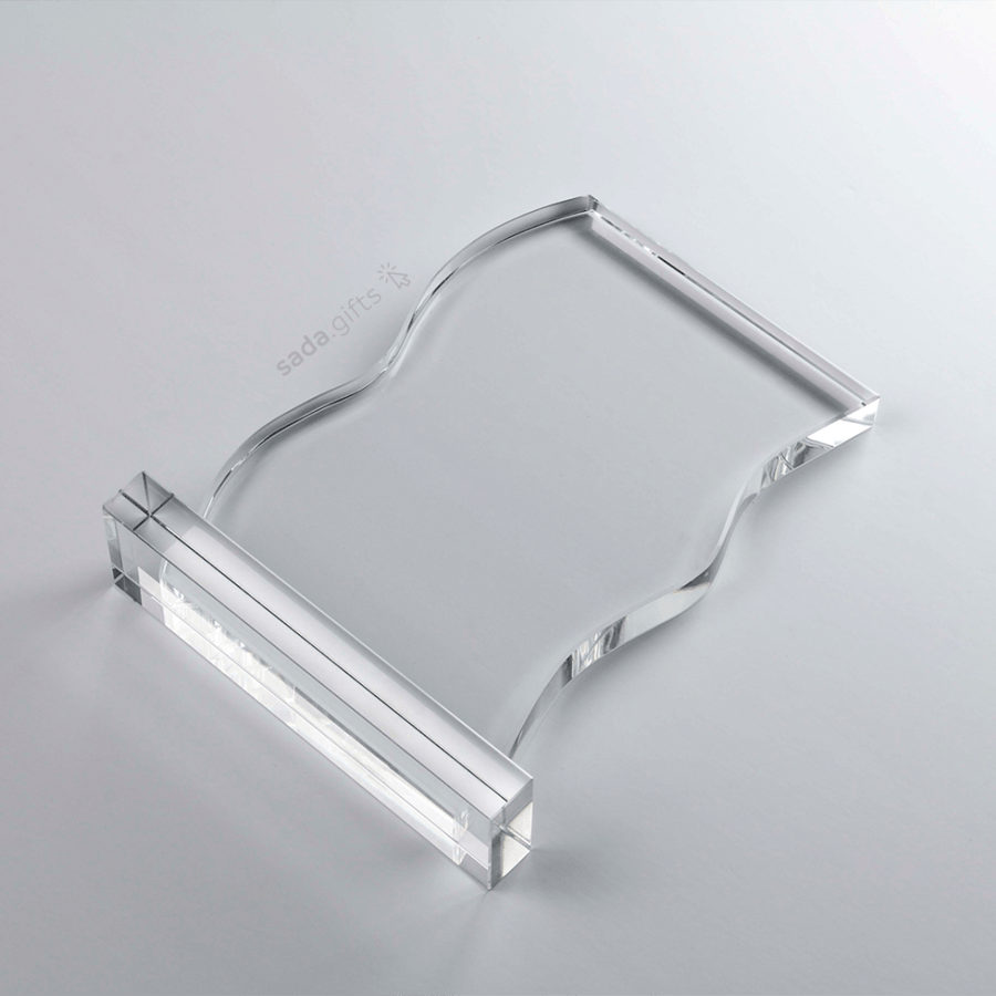 Crystal shield with a zigzag geometric shape