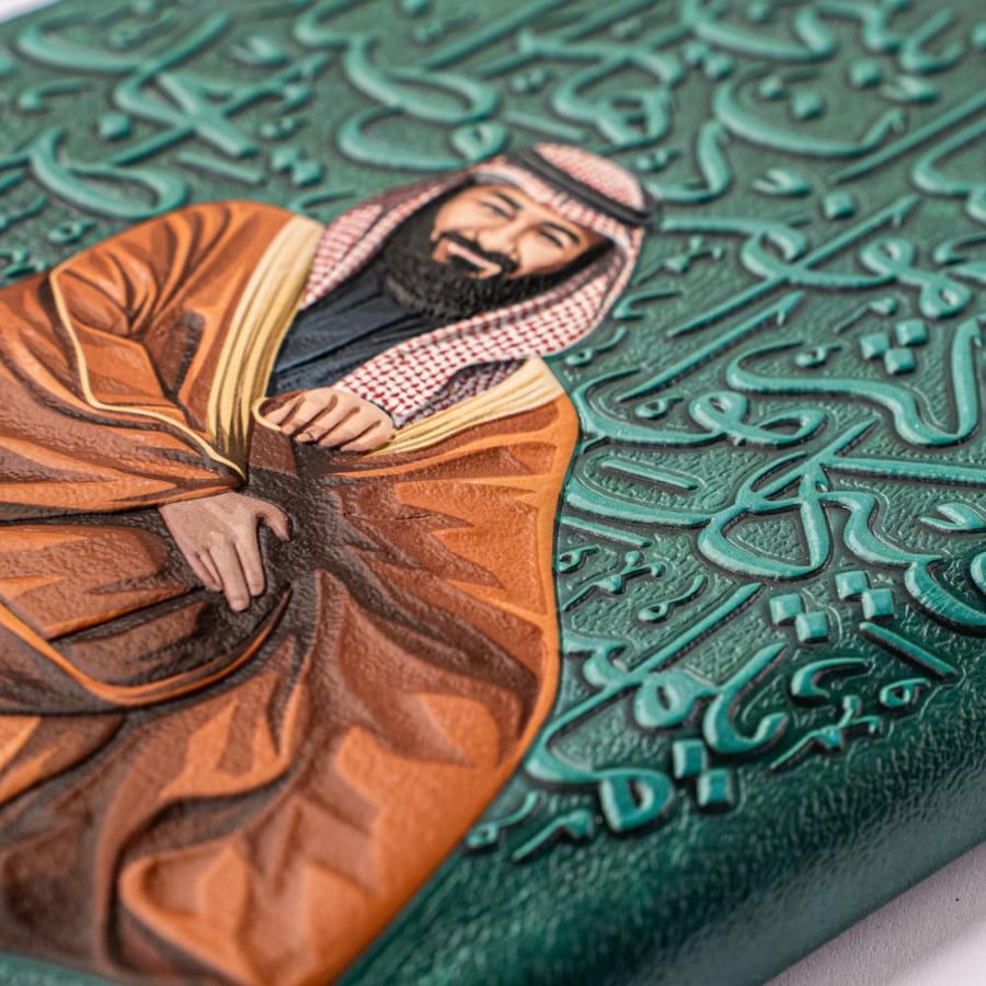 نوت بوك بغلاف جلد فاخر برسمة بارزة