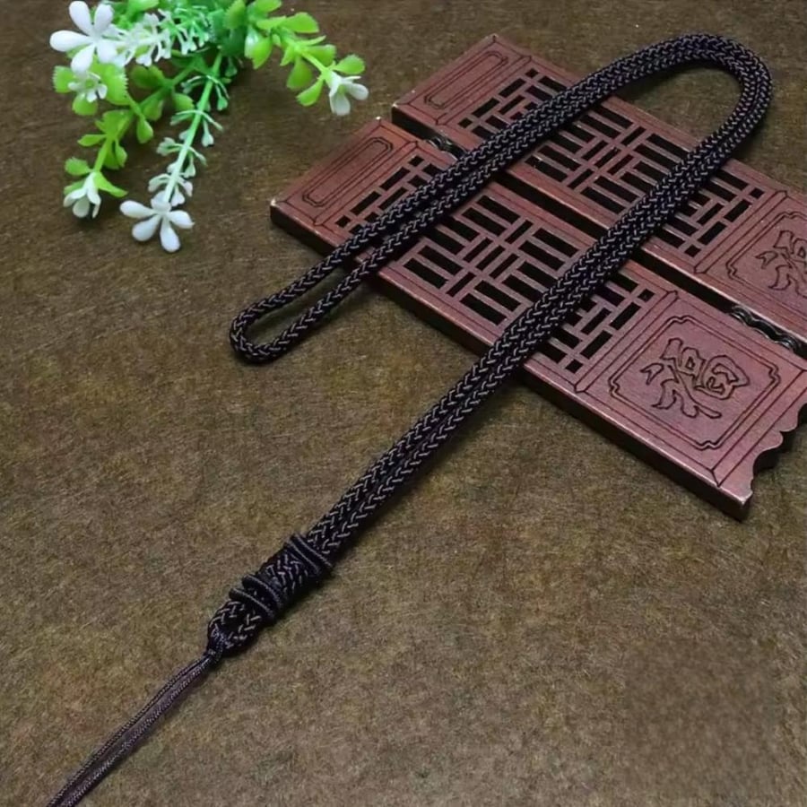 Thread for the necklace
