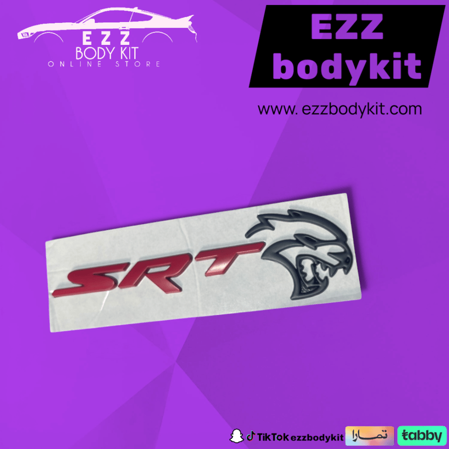 شعار SRT أحمر مع رأس هيلكات أسود