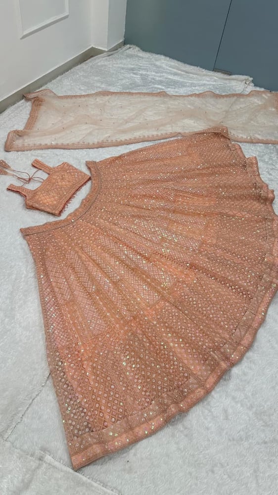 عطر الندى الخجول