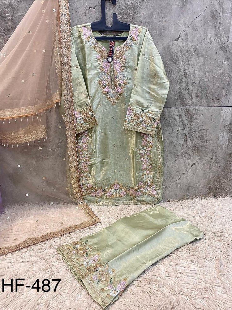 بنجابي ملكي بتوقيع فاخر